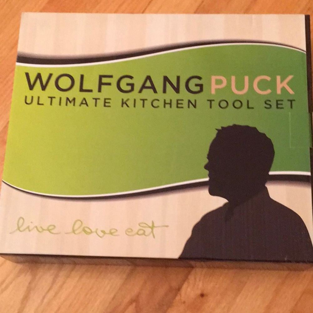 NWT, WOLFGANG PUCK, KITCHEN TOOL SET WITH CASE FOR STORAGE. SEE PICTURES.
